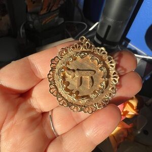 Vintage 14k gold chai jewish pendent